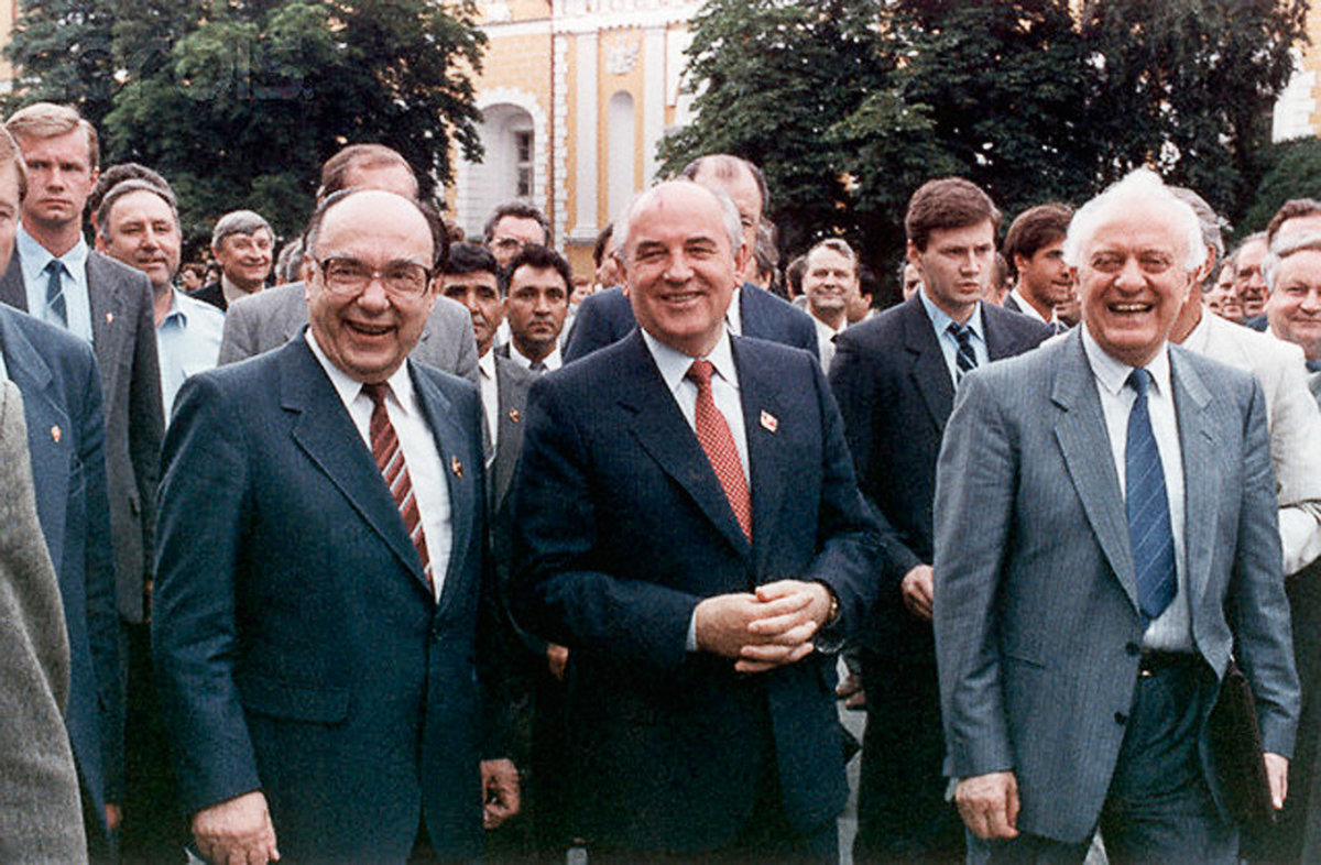 Советская элита. Горбачев Яковлев Шеварнадзе. Горбачев и Шеварднадзе 1989. Горбачев Шеварднадзе Ельцин. Горбачёв Яковлев Шеварднадзе Ельцин.