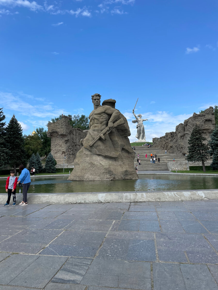 Так же, от этого парка по дороге вы можете увидеть восхитительные скульптуры 