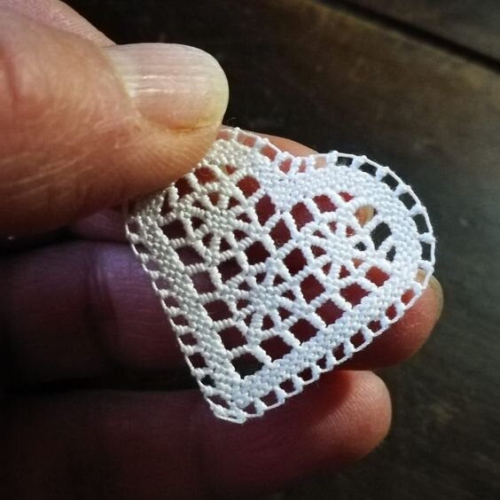 Сердечко из средних квадратов и трех пауков, автор: igioiellidi