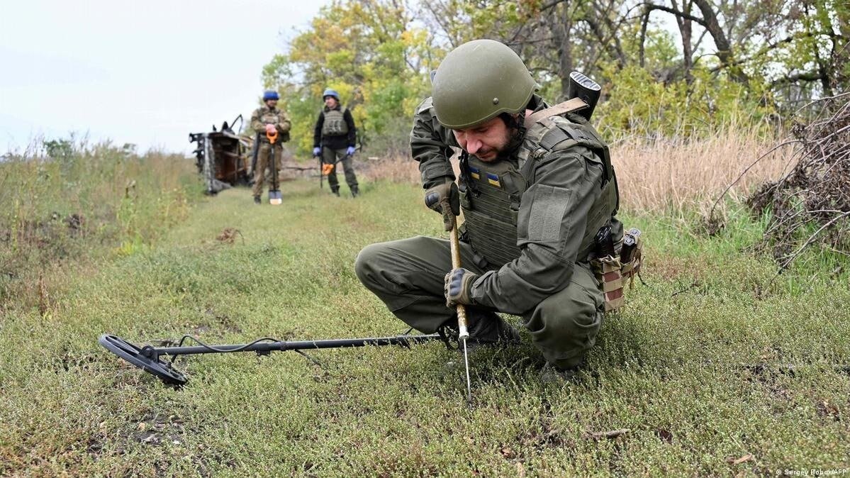     Военные эксперты подсчитали, что Америка задерживает поставки самых необходимых вооружений, так что они становятся малоэффективными.