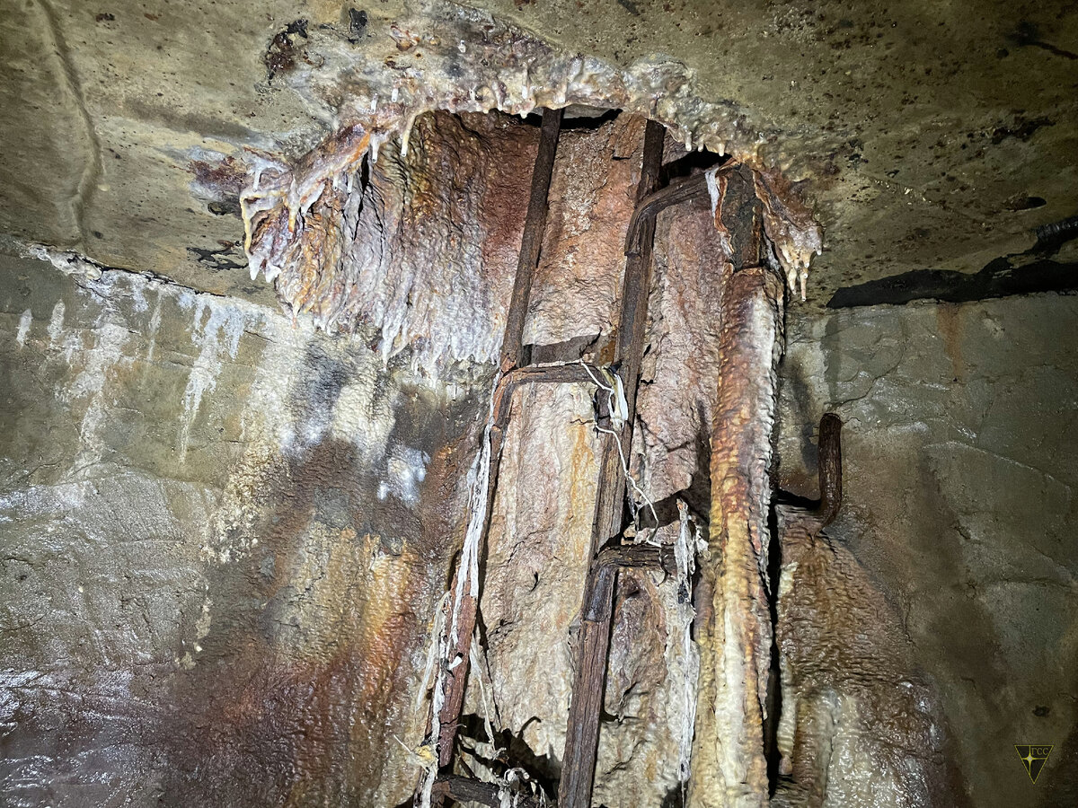 После Чуры мы ощутили, что есть ещё порох в пороховницах и ягоды в ягодицах. И отчего бы не посетить коллектор некоего ручья или скромной речки?-12