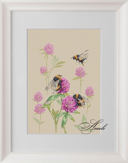 Шмели в клевере