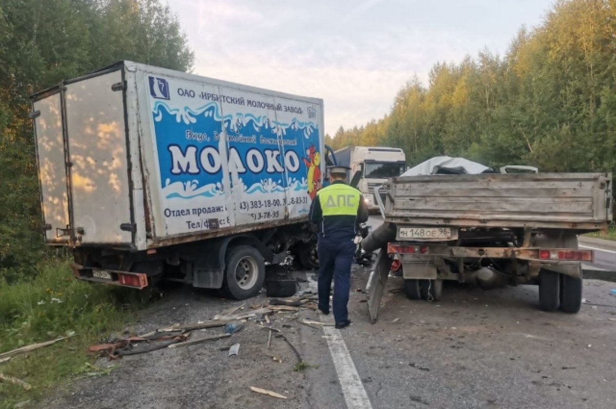    На трассе в Свердловской области произошла массовая авария
