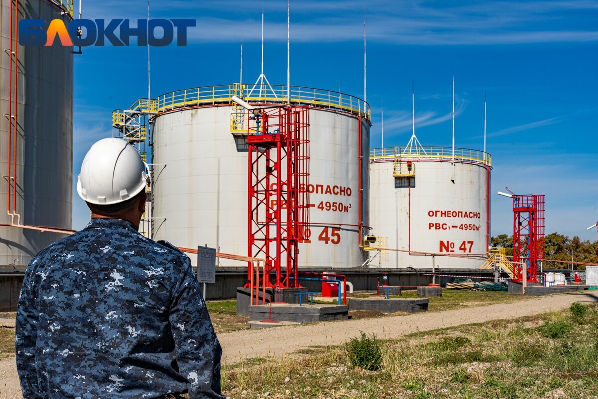 Ильский нпз 9 февраля. Нефтяной резервуар. Нефтехранилище. Нефтяные резервуары в Монголии. План строительства надземки в Краснодаре.