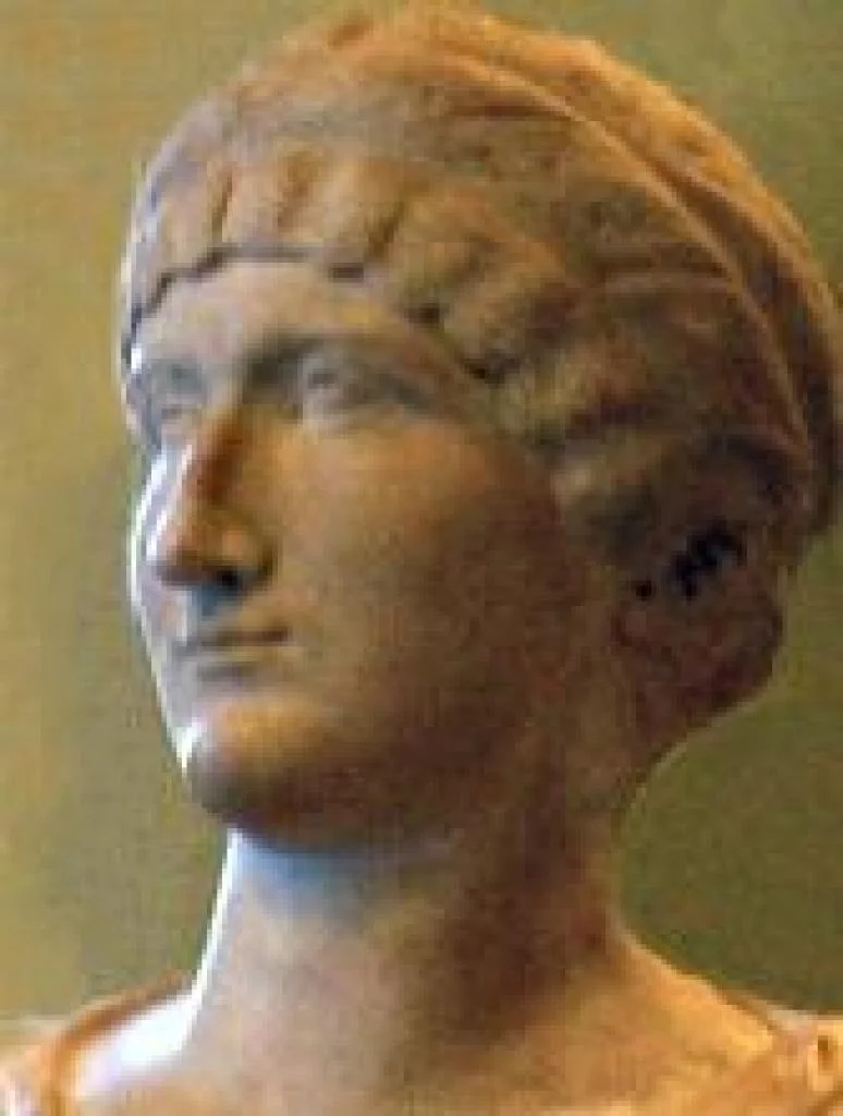 Елена, мать императора Константина Великого. Римская статуя.