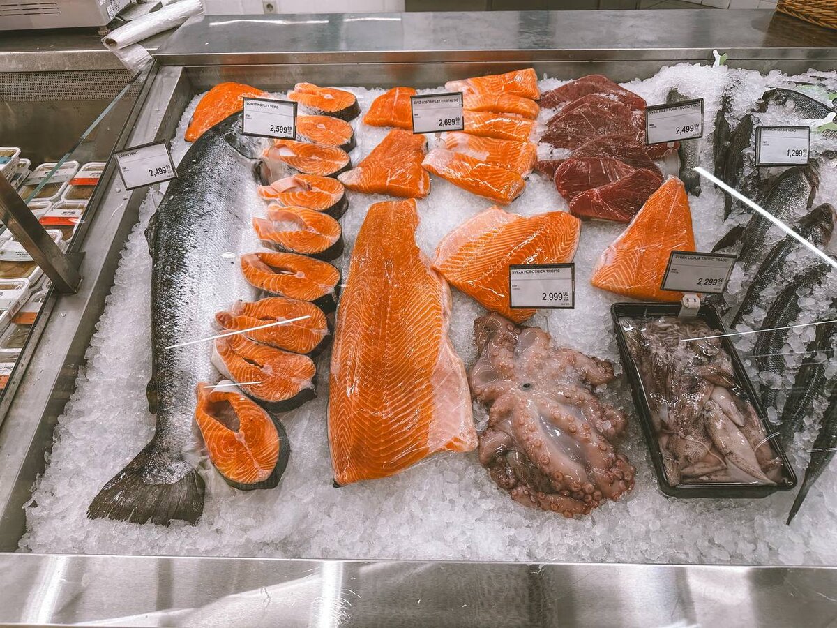 Один килограмм лосося стоит 2600 динаров (≈2300₽)