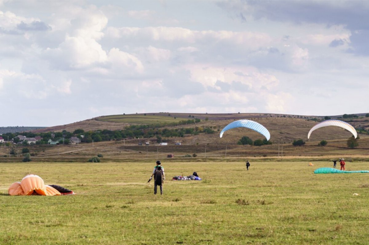    Петербуржцы пострадали после прыжка с парашютом