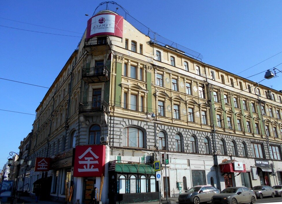 Свою деятельность Дом Красной Армии начал в бывшей гостинице Сурошникова на перекрестке улиц Фрунзе и Ленинградской