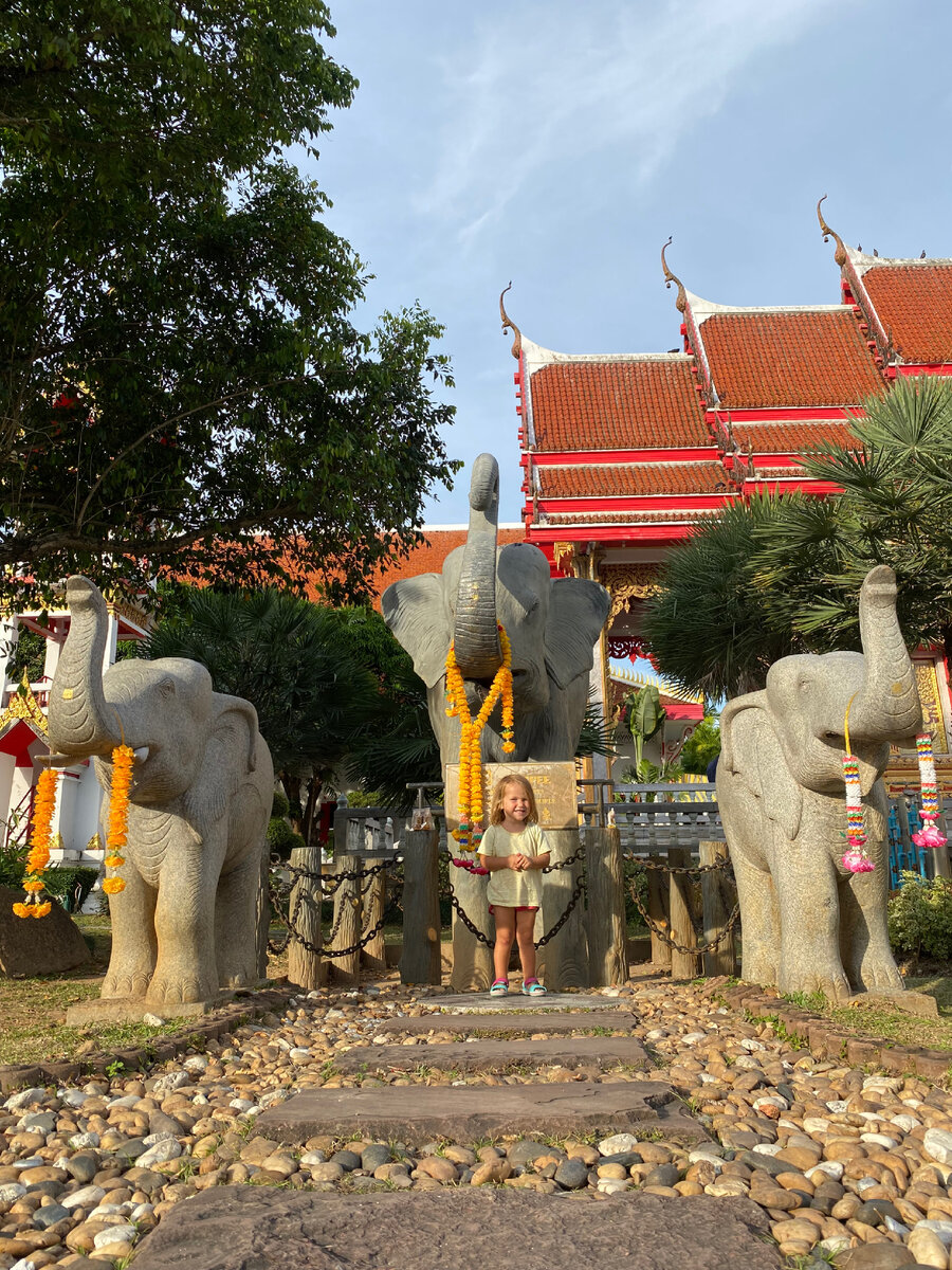 Храм Ват Чалонг, Пхукет.