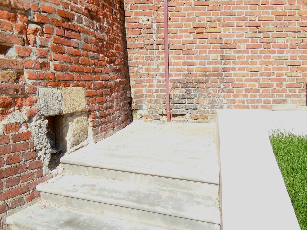 Ну вот, оползень около Северной башни, т. е. рядом с фуникулёром. Фото из репортажа с сайта NN.-23