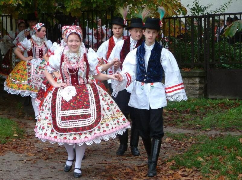 Национальная одежда венгрии. Национальный костюм мадьяр. Венгерский национальный костюм. Венгрия мадьяры. Венгрия мадьяры.