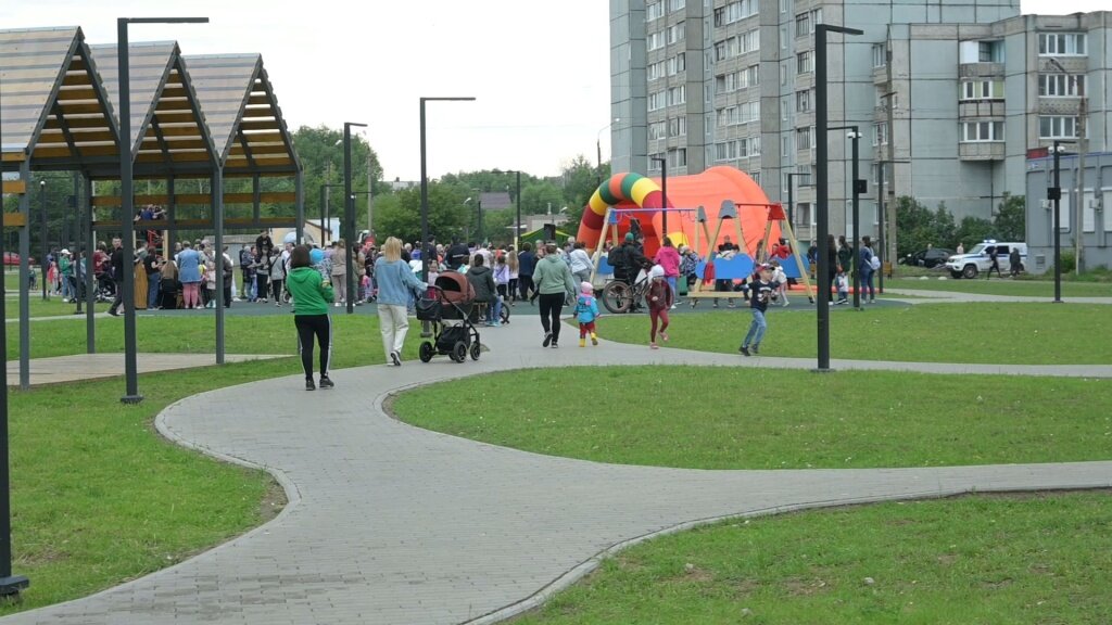 В Твери открыли обновлённый двор на улице 1-я Суворова и сквер на улице Хромова