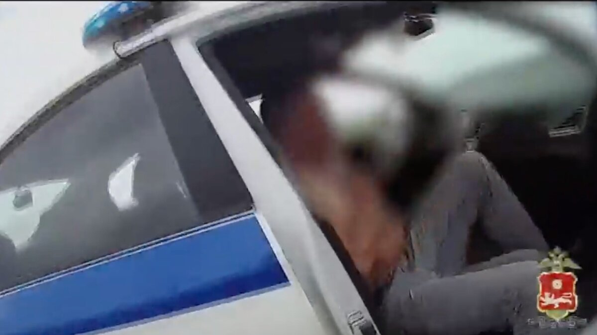     Пьяный 33-летний житель Черногорска на Toyota Carina устроил ДТП на трассе, а после просто уснул на заднем сиденье.