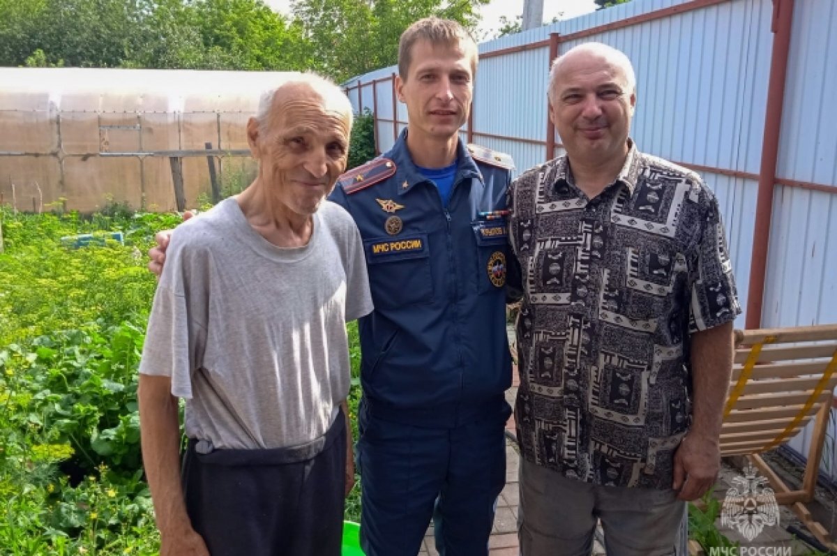    На Урале сотрудники МЧС спасли двух мужчин от токсического удушения