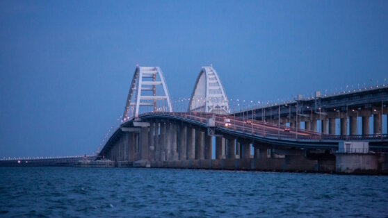    Движение автомобилей по Крымскому мосту приостановлено Сергей Бунеев
