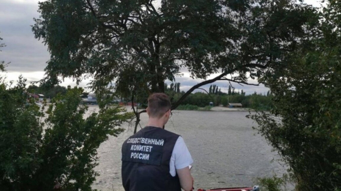     Двое мужчин погибли на Волго-Донском канале, пытаясь спасти уплывшую детскую игрушку. В месте гибели был запрет на купания.