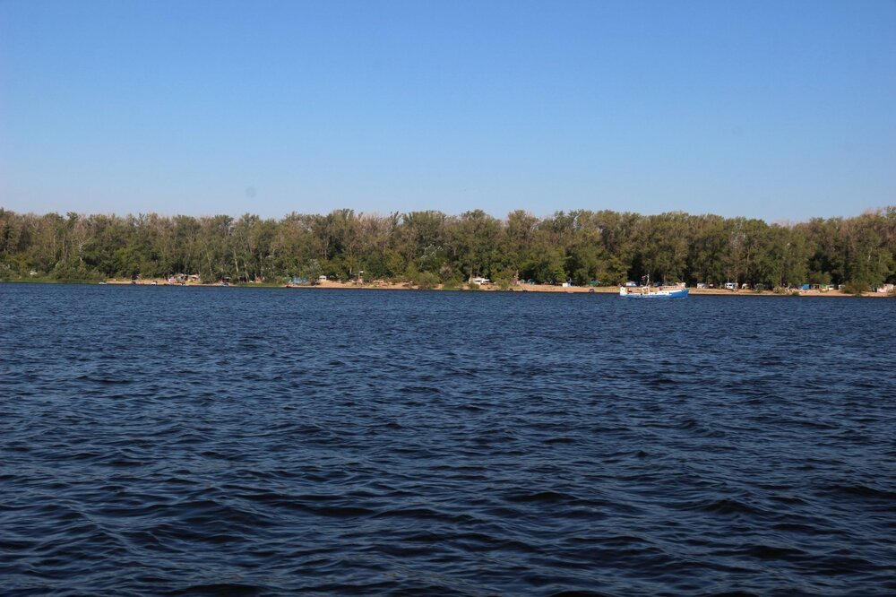 Вид на остров Проран с теплохода.