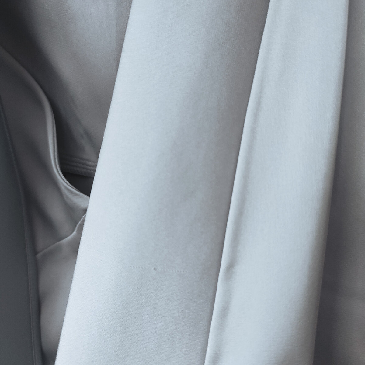 С лица нет строчек, а с изнанки все тоже красиво и надежно