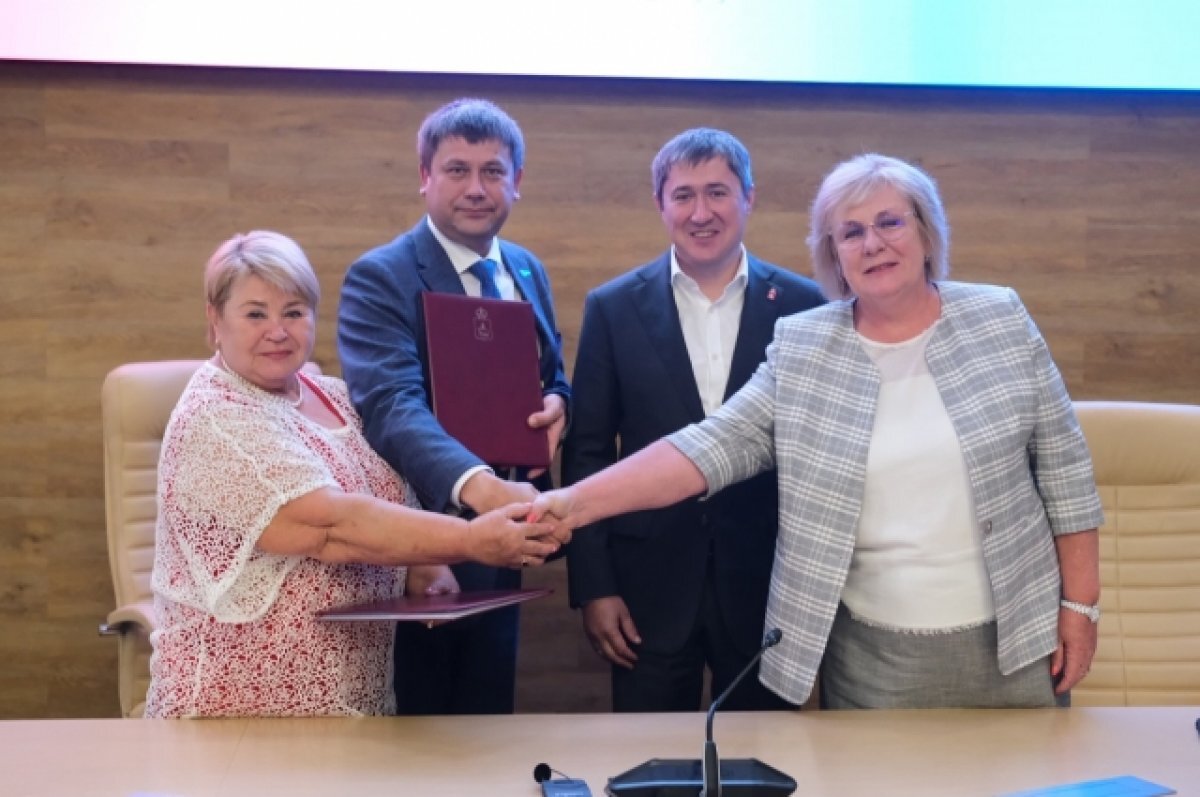    Новые центры будут развиваться на базах Пермского профессионально-педагогического колледжа, Пермского базового медицинского колледжа и Чайковского техникума промышленных технологий и управления.