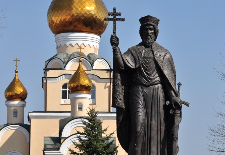 Владимир равноапостольный великий памятник фото возле храма