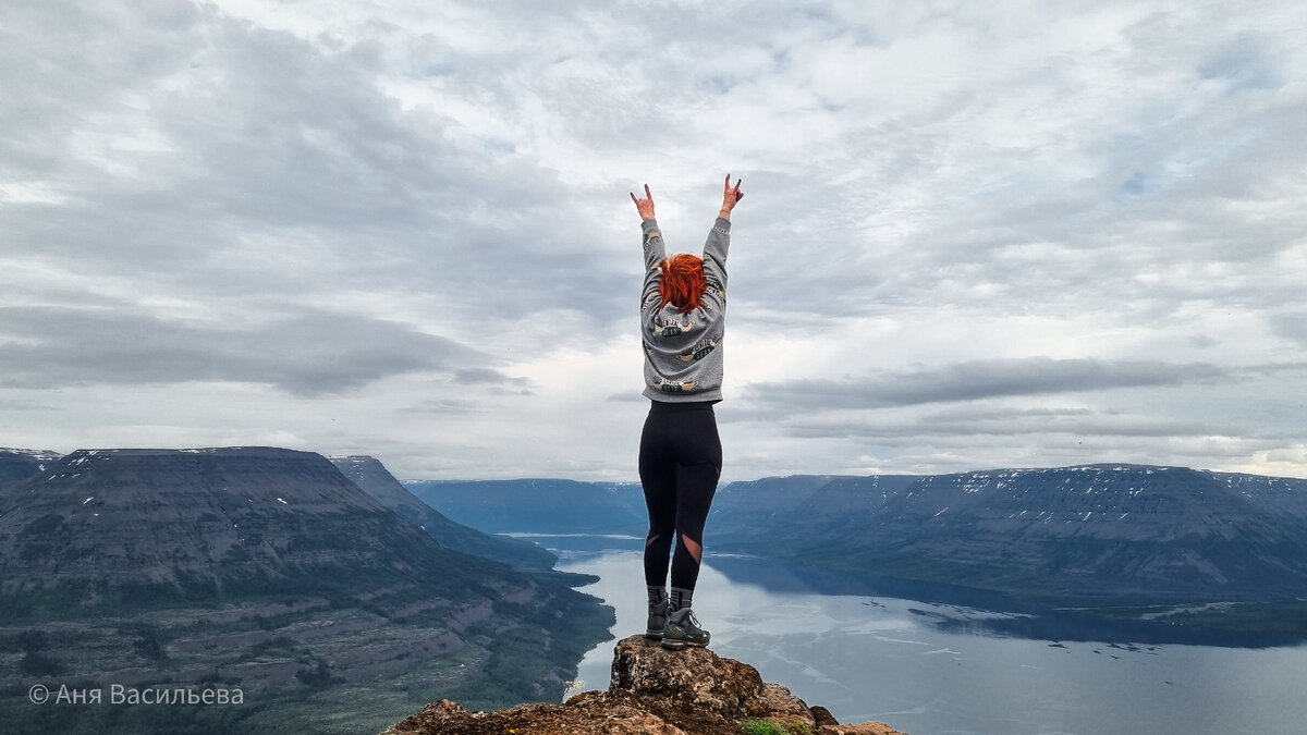 Маша на вершине горы Фестивальная