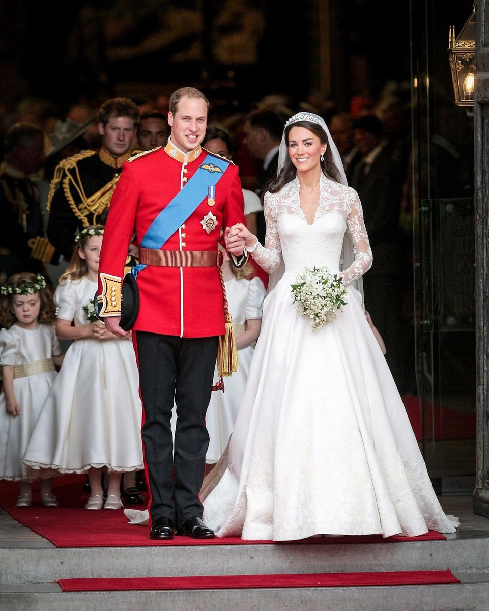 Если и была золотая эра монархии двадцать первого века, то это был восьмилетний период после свадьбы Уильяма и Кейт c 2011 до 2019 года. Тина Браун. Дворцовые бумаги. Глава 16.