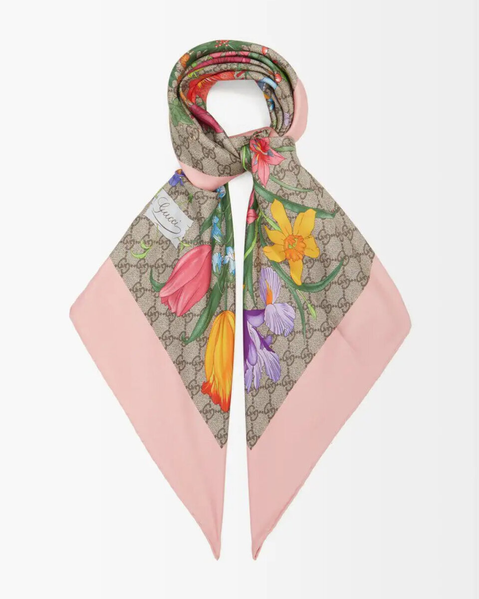  📷    Где искать? 10+ классных платков, чтобы вязать на голову, шею и носить вместо топа (фото 1)