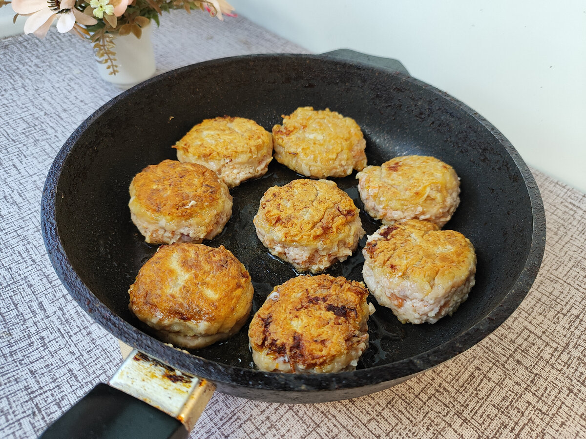 Тефтели с картофелем и морковь в томатно-сметанном соусе | Готовим вкусно  дома/ Кулинария/ Рецепты | Дзен