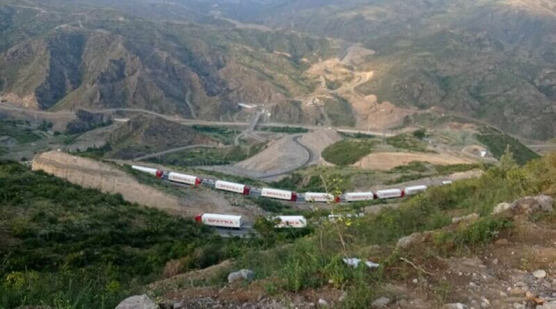 На прошлой неделе коллега прислал ролик из ютюба, в котором некий «ереванский блогер» Роман Багдасарян обвиняет руководство Нагорно-Карабахской Республики в создании искусственного голода в Арцахе.-3