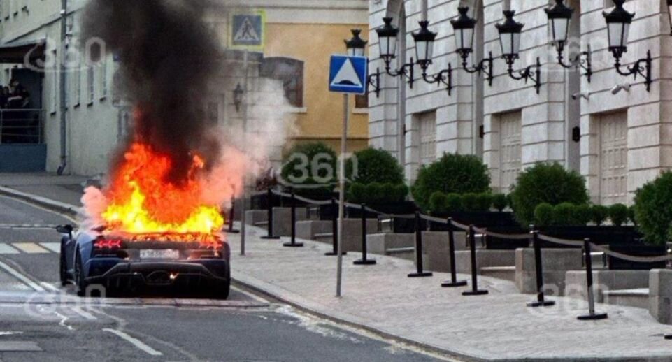 Старые Lamborghini горящая