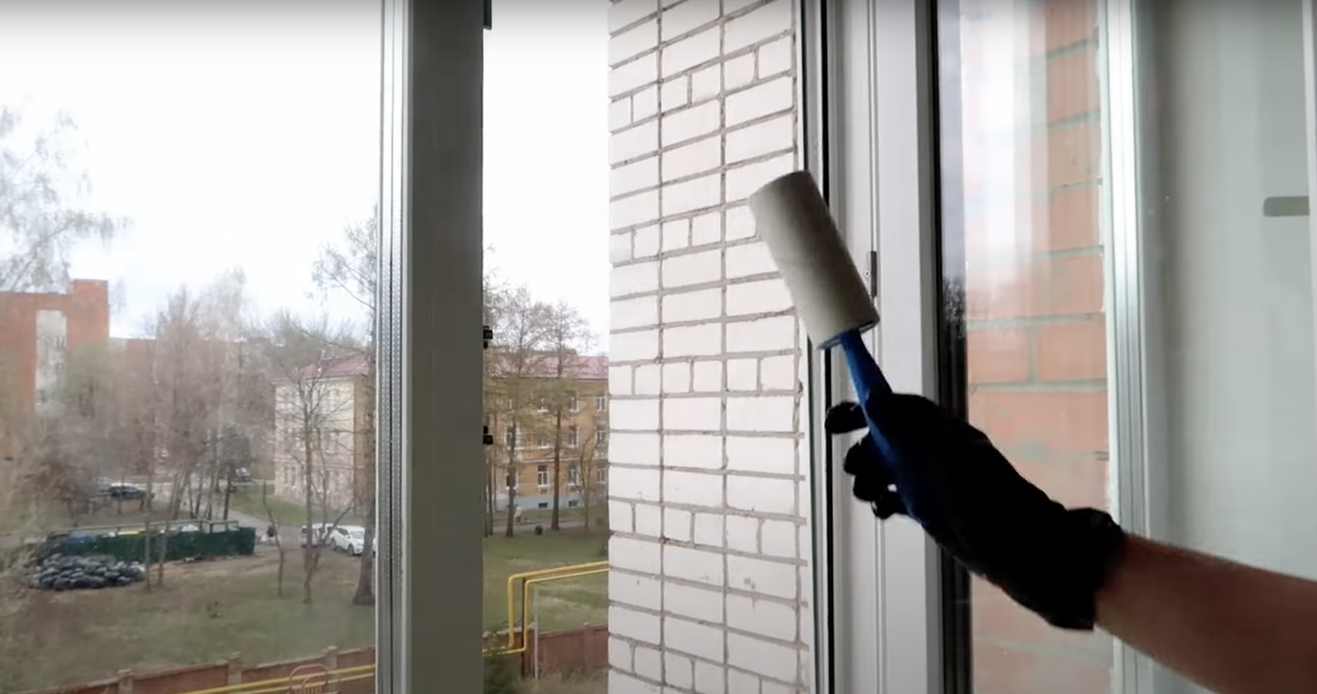 Мытье сеток оконных. Москитка на окно. Уход за москитной сеткой. Чистка москитных сеток. Как чистить москитную сетку.