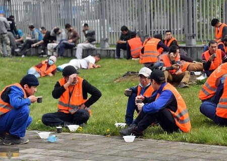    Гастарбайтеры могут уехать из России из-за падения рубля