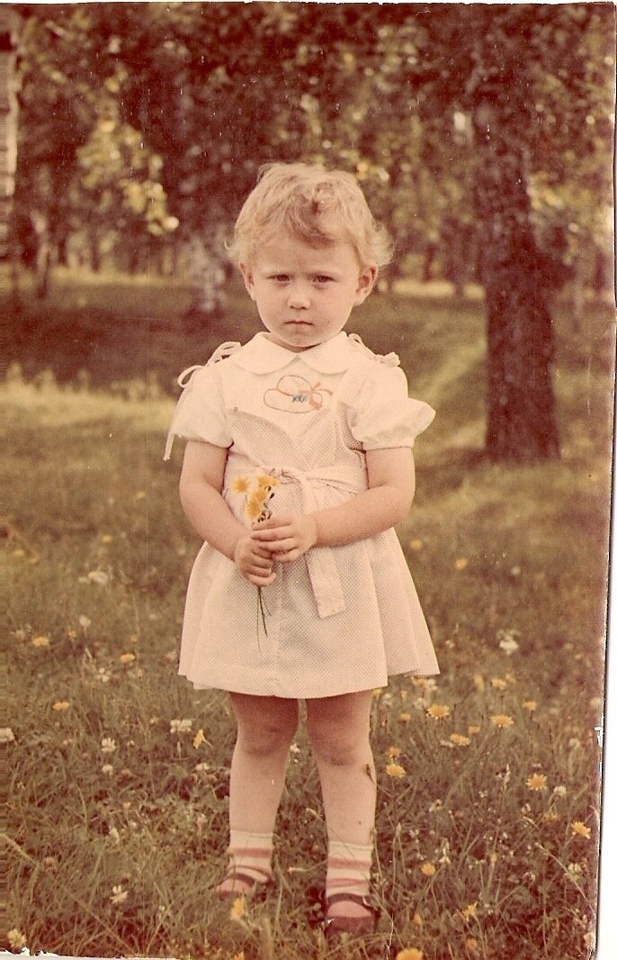 Моя единственная детская фотография, зато у дочки, можно десять фотоальбомов сделать.