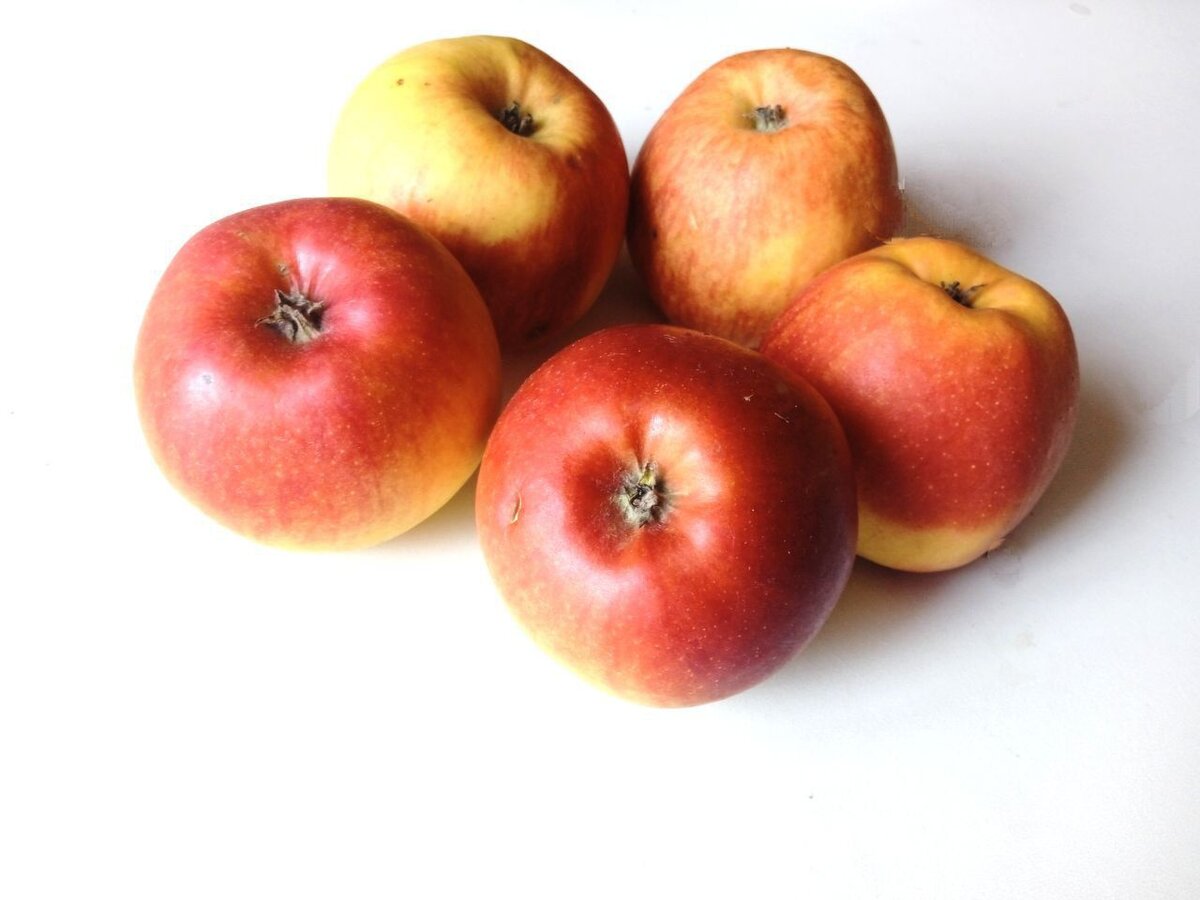 Купили яблоки? Наполните ими вазу и поставьте ее на самом видном месте в своем доме