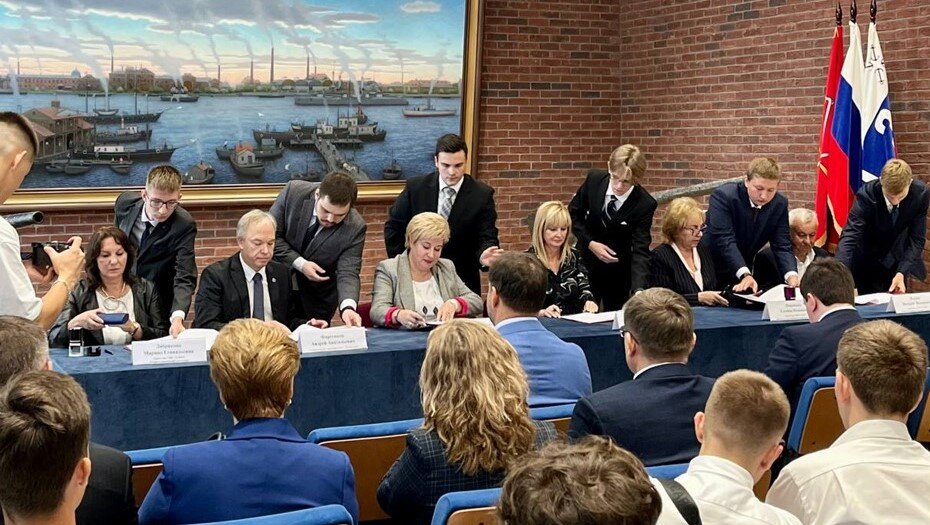    Подписание соглашения о создании петербургского кластера в радиоэлектронике Автор фото: t.me/k_soloveichik