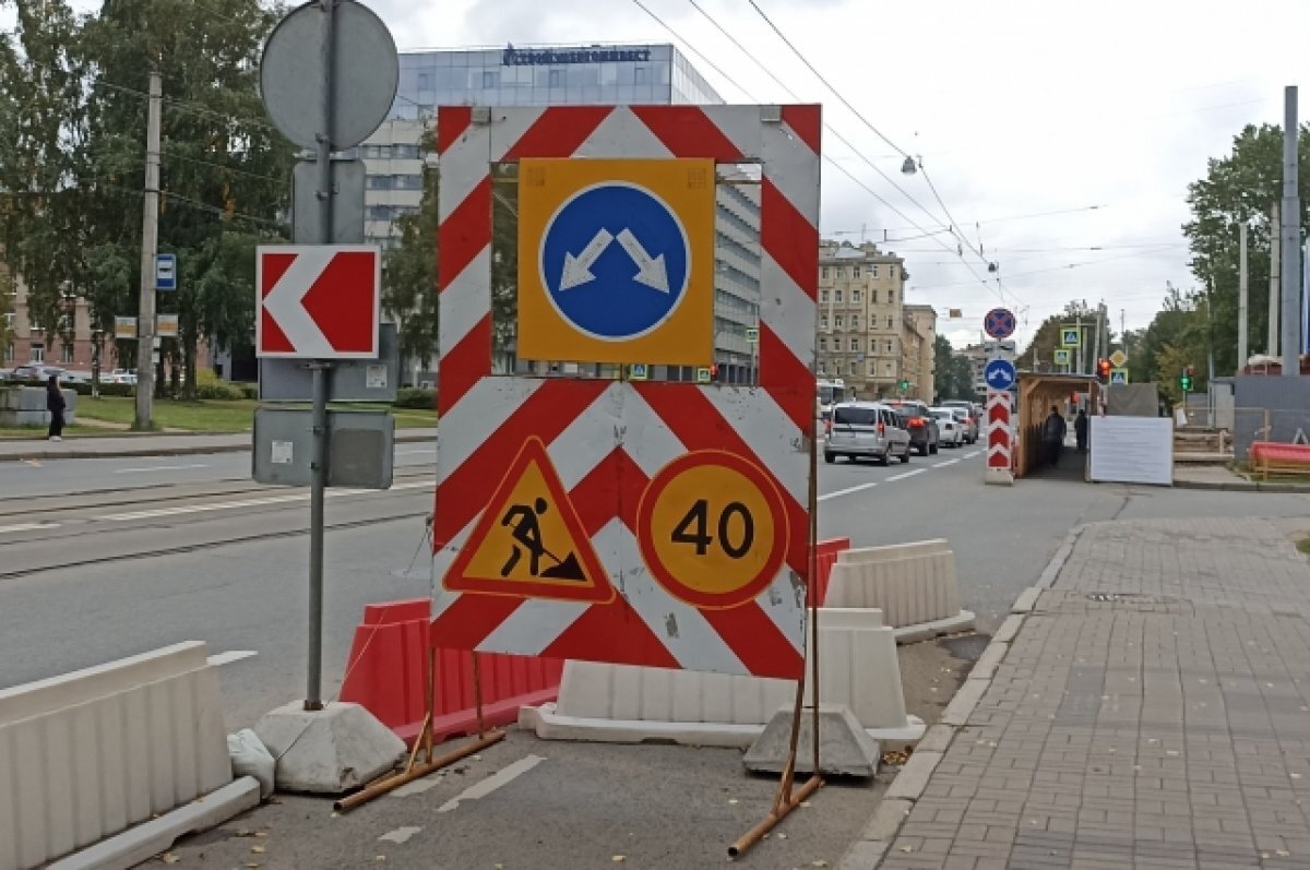    Ограничения движения авто вводятся в пяти районах Петербурга с 31 августа