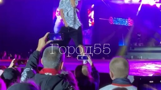 gorod55.ru | Отвратительный жест по отношению к своей фанатке сделал ...