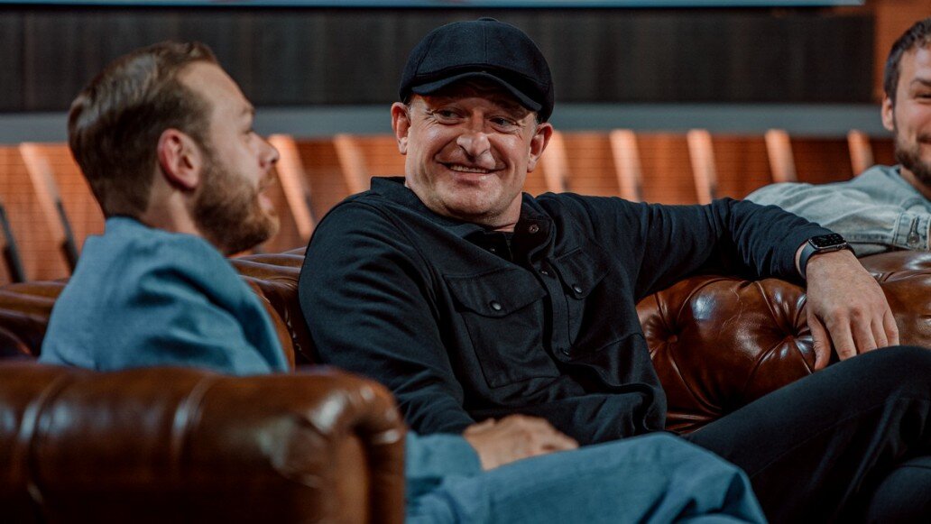 Chatroom for men. состав красная звезда мхл. A chatting man. болтовня юношей фото. чентурия заза чантурия.