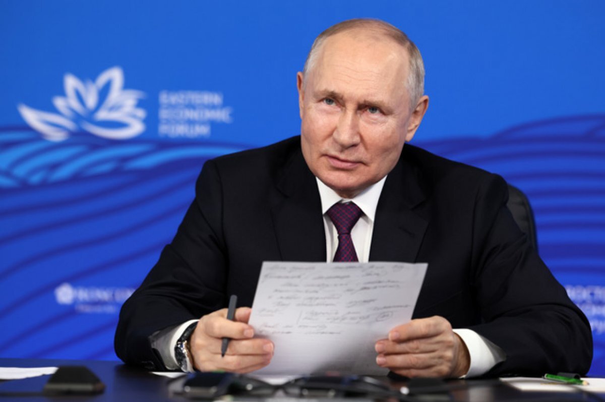    Президент РФ Владимир Путин проводит встречу с представителями бизнеса, экспертного сообщества.