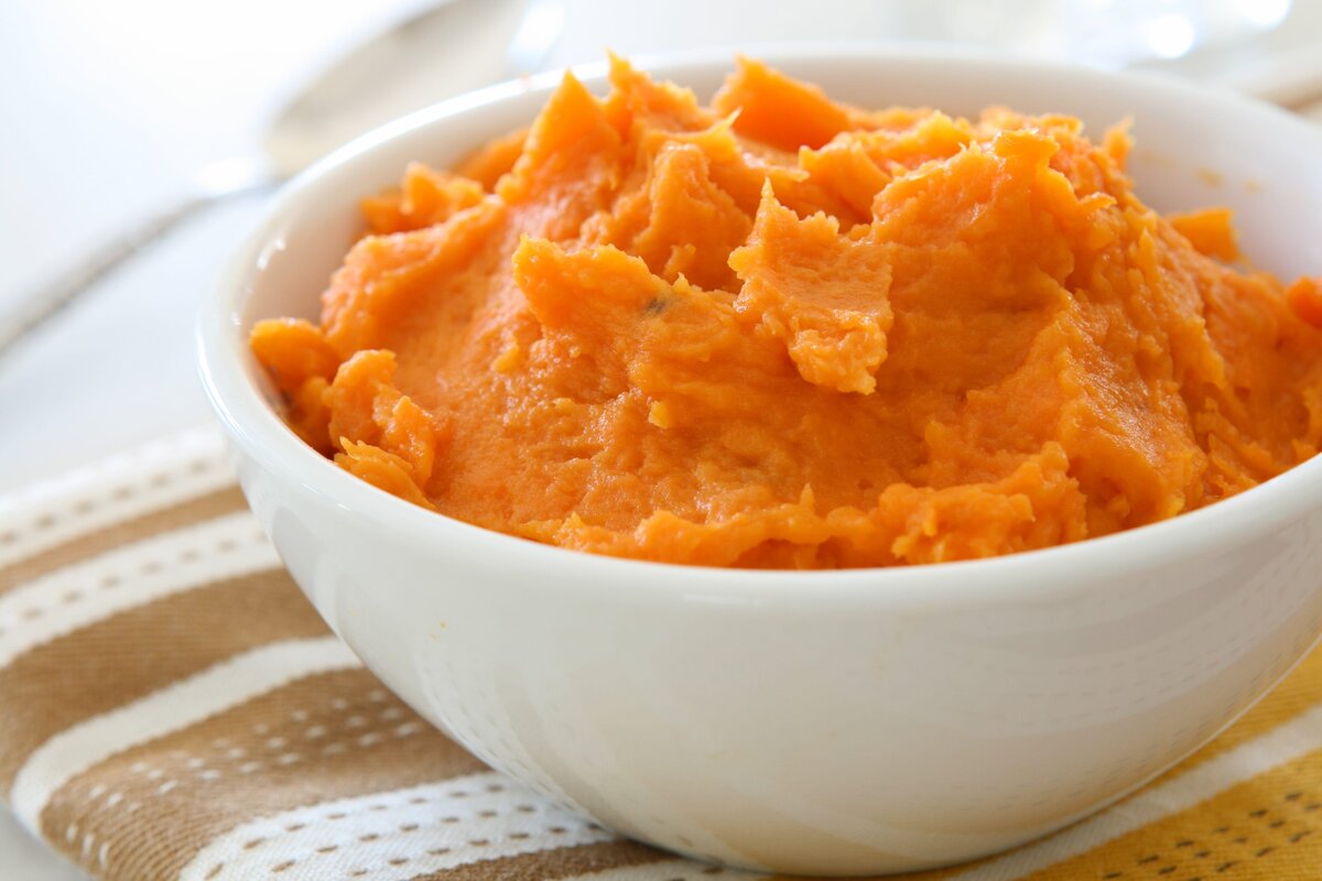 Пюре из тыквы и моркови. Морковно картофельное пюре. Пюре из моркови. Картофельно тыквенное пюре. Пюре из моркови и картофеля.