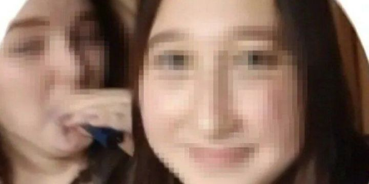 В ее оправдание они говорят, что девушка всего лишь пыталась вести себя на одной волне со старшеклассниками.