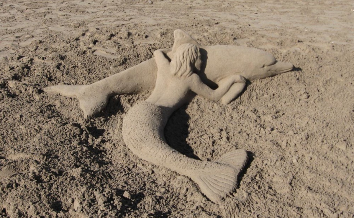Удивительные скульптуры на песке