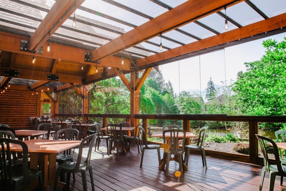 Терраса отеля Old Settler Pub, Канада
