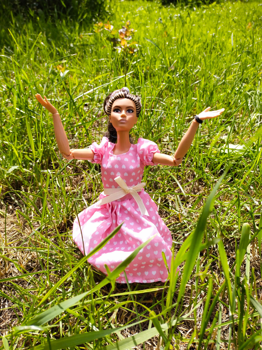 Радуется солнышку ) 