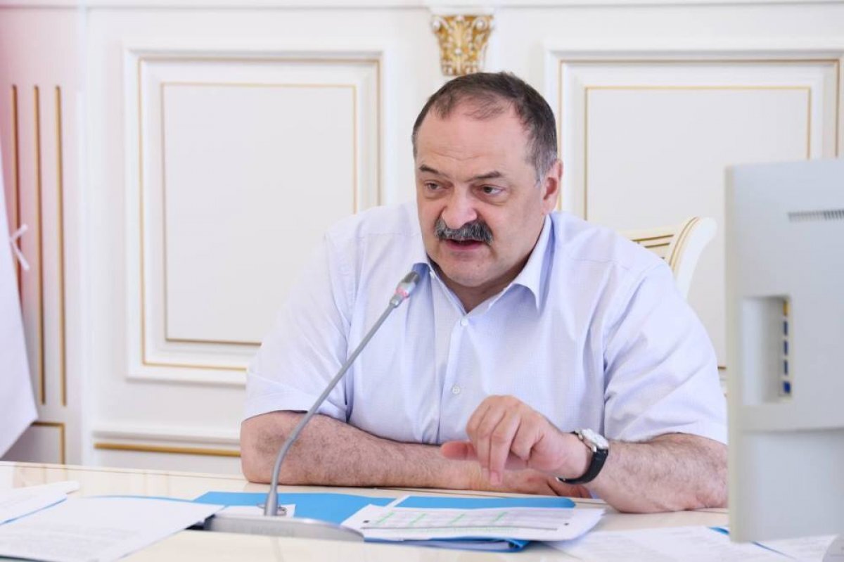    Меликов поручил переименовать стадион имени Исинбаевой