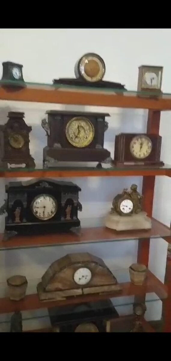 Все часы находятся в рабочем состоянии...За ними с трепетом следят.