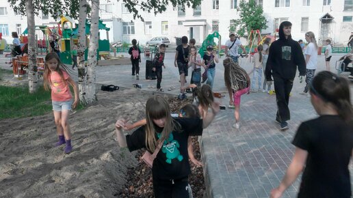 Дворы Радужного благоустраиваются, что дает возможность радужнинцам реализовывать свои смелые идеи и проекты.