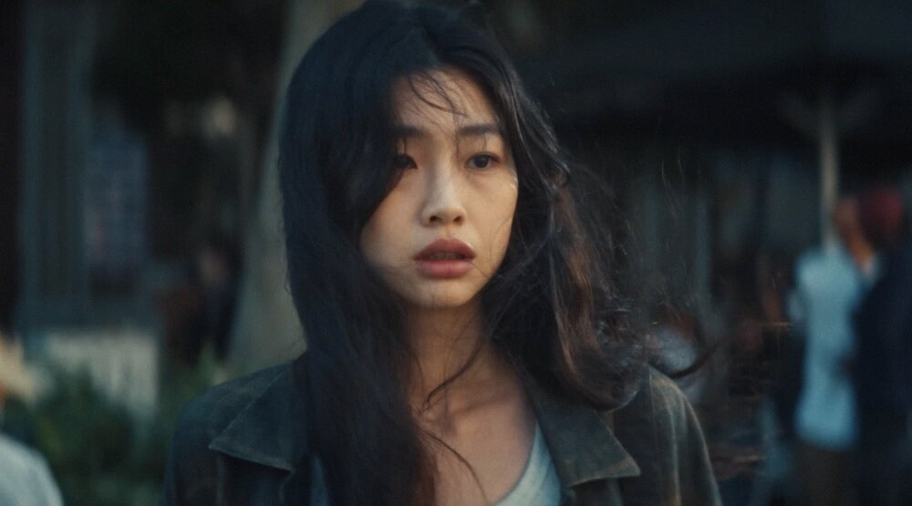     Кадр из клипа «Cool With You (Side B)»