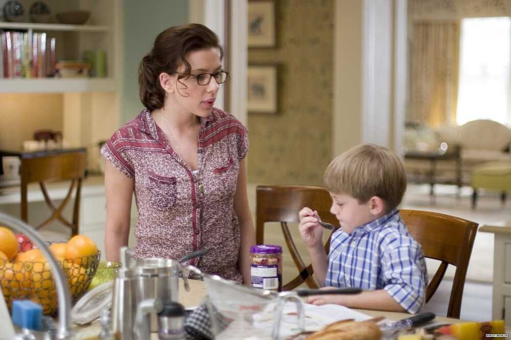 фото взято с сайта https://4youngmama.ru/newborn/kak-vybrat-nanu-dla-rebenka-s-kotoroj-on-budet-v-bezopasnosti.html