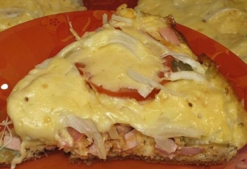 Вкусная, ароматная и нежная пицца без возни с тестом - это реальность! Представляю вашему вниманию простейший рецепт домашней пиццы на сковороде. Можно приготовить быструю пиццу за 10 минут!